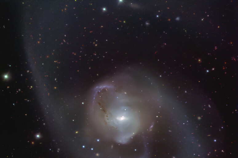La galassia Ngc 7727 ripresa dallo strumento Fors2 installato sul Vlt (fonte: ESO) - RIPRODUZIONE RISERVATA