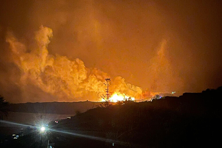 Incendi: fiamme a Pantelleria, roghi su pi? fronti - RIPRODUZIONE RISERVATA