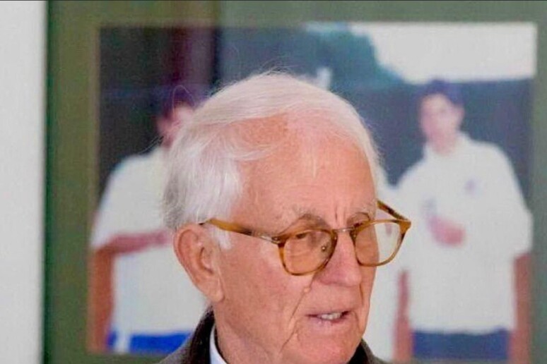Malore mentre nuota, morto ex direttore tennis club Cagliari Gianfranco Palmieri, 79 anni - RIPRODUZIONE RISERVATA