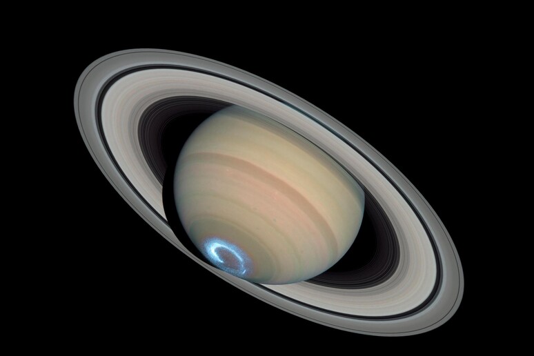 Saturno è il protagonista del cielo di agosto (fonte: NASA Hubble da Wikipedia) - RIPRODUZIONE RISERVATA
