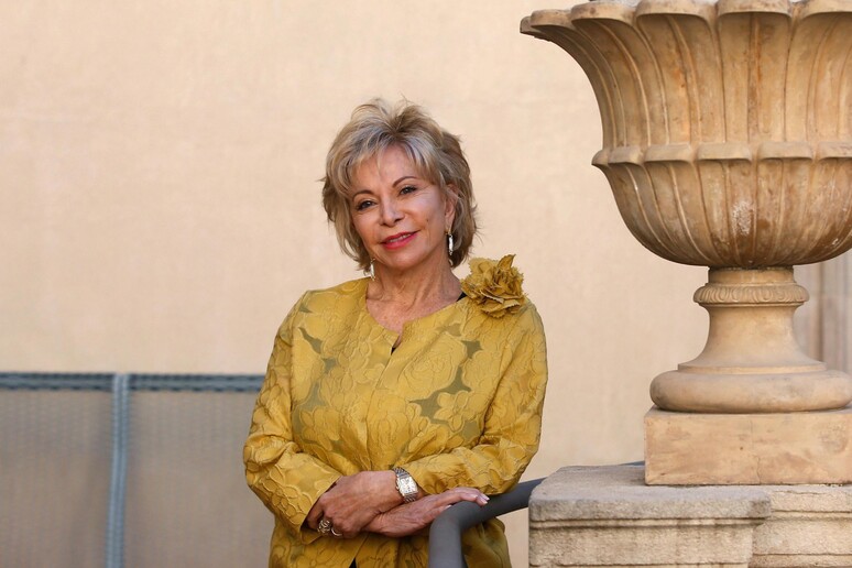Isabel Allende, la regina della narrativa festeggia 80 anni - Libri -  Narrativa 