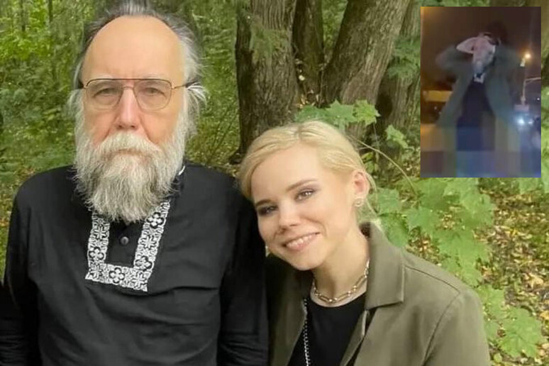 Oleksandr Dugin con la figlia Daria Dugina, morta nell 'esplosione dell 'auto - RIPRODUZIONE RISERVATA