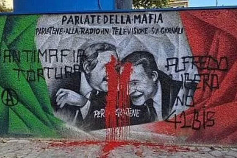 Imbrattato murale dedicato a Borsellino e Falcone a Roma - RIPRODUZIONE RISERVATA