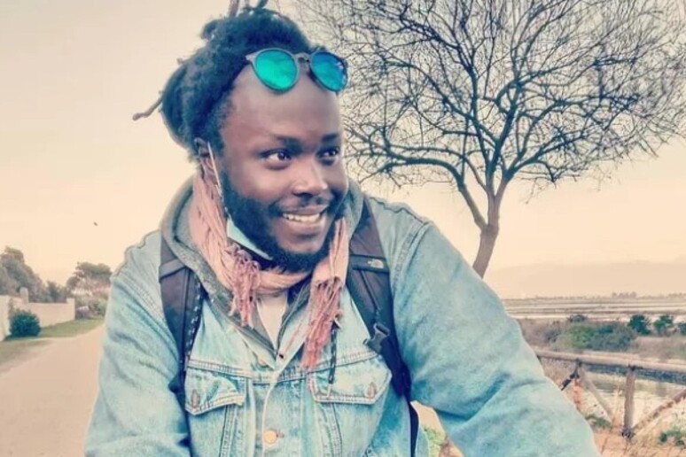 Remesha Martin Elvis King, il 31enne originariodel Burundi travolto e ucciso da bus a Cagliari - RIPRODUZIONE RISERVATA
