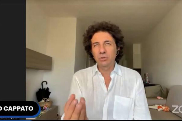 Marco Cappato in un frame tratto dal video pubblicato sul suo profilo Facebook - RIPRODUZIONE RISERVATA
