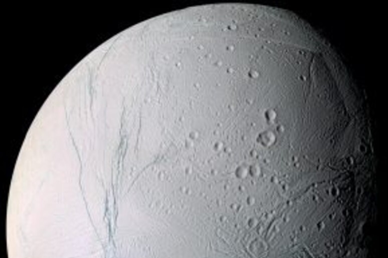 L’oceano di Encelado, la luna ghiacciata di Saturno, potrebbe nascondere un altro ingrediente fondamentale della vita: il fosforo (Fonte: Nasa/Jpl/Space Science Institute) - RIPRODUZIONE RISERVATA