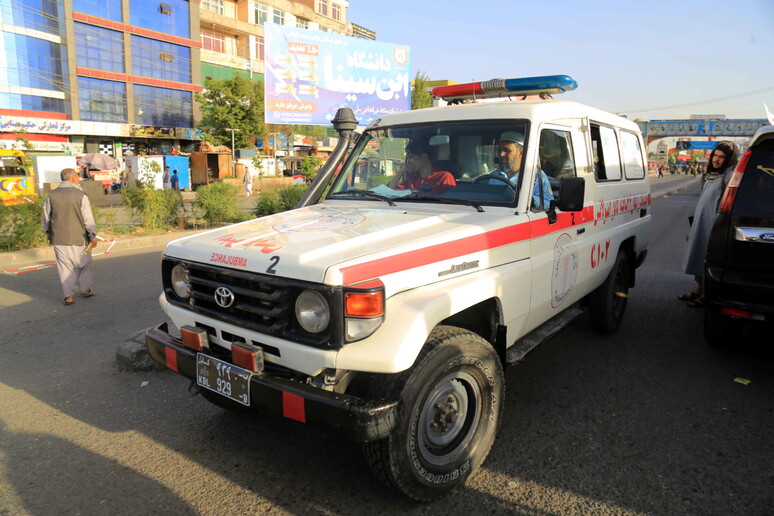 Un 'ambulanza a Kabul, archivio - RIPRODUZIONE RISERVATA