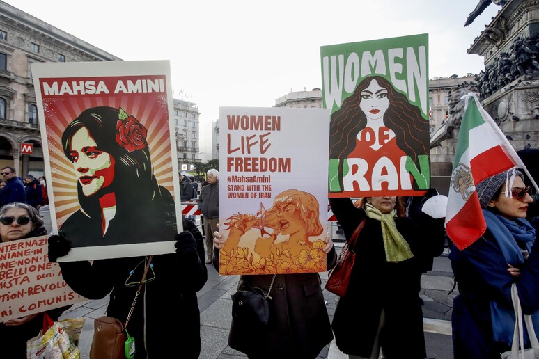 Manifestazione contro la violenza sulle donne in Iran - RIPRODUZIONE RISERVATA