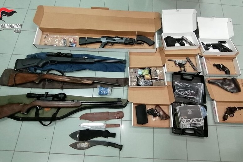 Armi e munizioni sequestrate ad Altamura (Bari), due arresti - RIPRODUZIONE RISERVATA
