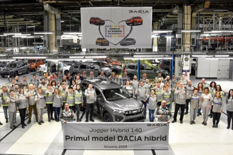 E ' partita la produzione di Dacia Jogger Hybrid 140 © ANSA/Dacia