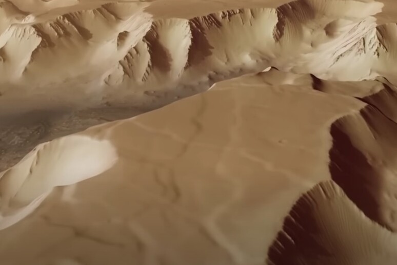 In viaggio dentro al Labirinto della notte di Marte (fonte ESA) - RIPRODUZIONE RISERVATA