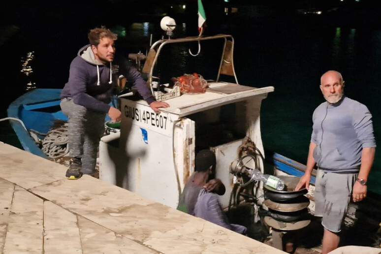 Naufragio a Lampedusa, ci sono dispersi anche bambini
