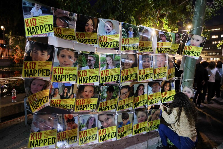 Manifestazioni per gli ostaggi © ANSA/AFP