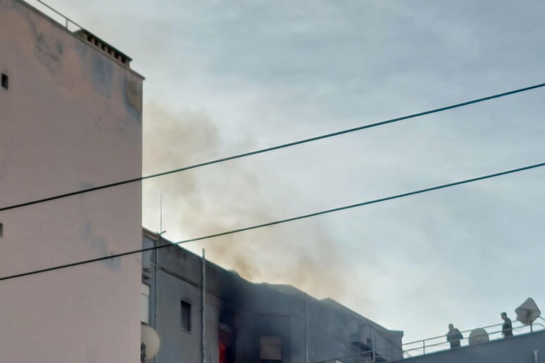 incendio in casa a Cagliari - RIPRODUZIONE RISERVATA