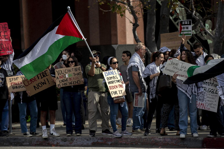 Una manifestazione pro-palestinese a Los Angeles © ANSA/EPA
