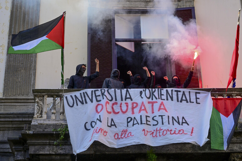Occupata l'Università Orientale di Napoli a sostegno della Palestina -  Notizie - Ansa.it