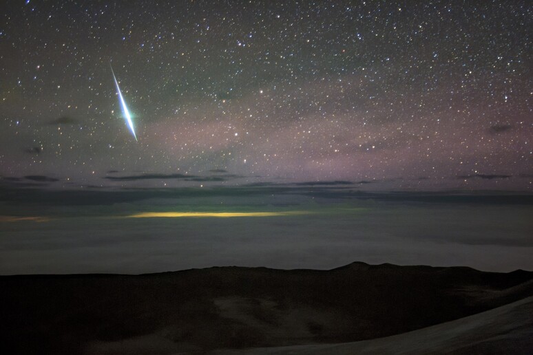 Lo sciame delle Geminidi sulle isole Hawaii (fonte: International Gemini Observatory/NOIRLab/NSF/AURA, da Wikipedia) -     RIPRODUZIONE RISERVATA