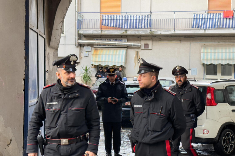 Uomo trovato morto in un b&b, indagini dei carabinieri - Notizie 
