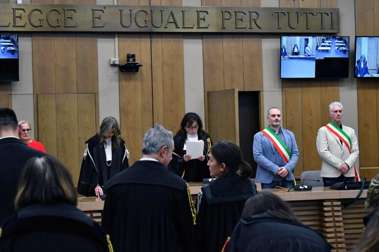 La Corte di Assise di Reggio Emilia durante la lettura della sentenza -     RIPRODUZIONE RISERVATA