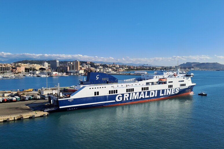 88e726c956ac3e5f4246048c62dfaa85 Fiammata sulla nave in porto a Cagliari, traghetto ripartito