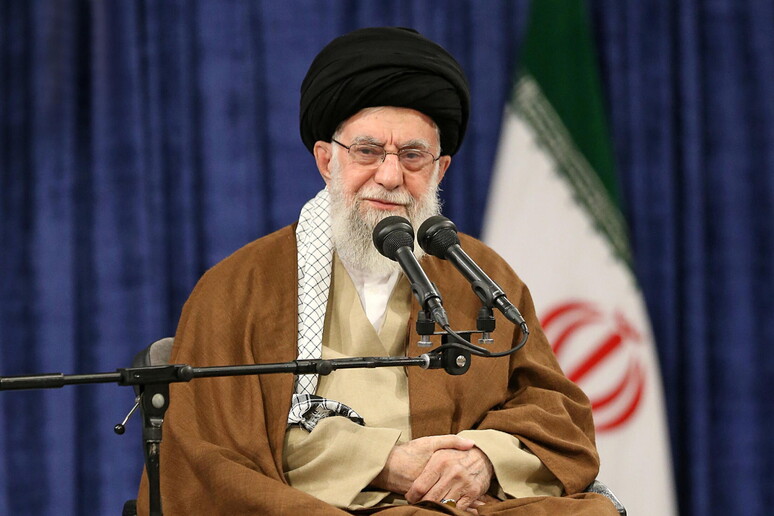 Khamenei, 'risposta severa contro attentatori di Kerman'