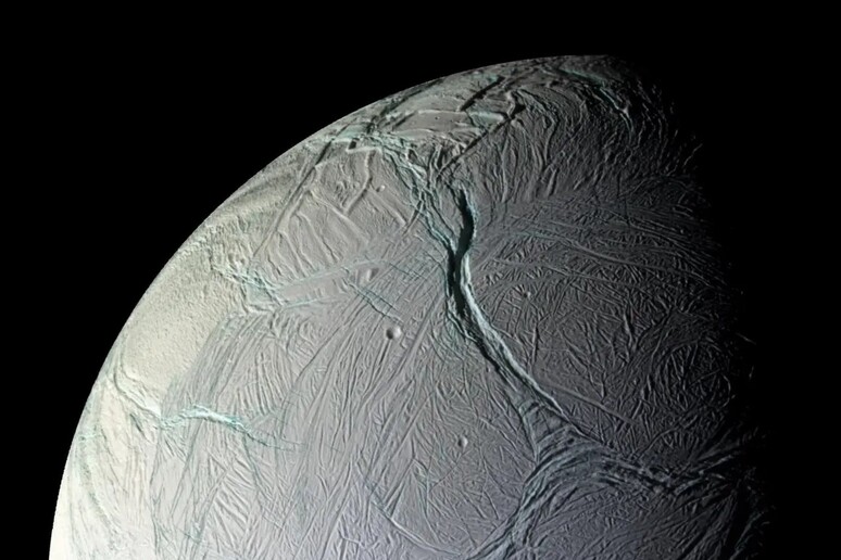 Particolare della superficie di Encelado, nell 'immagine rilevata dalla sonda Cassini il 9 ottobre 2008 (fonte: NASA/JPL/Space Science Institute) -     RIPRODUZIONE RISERVATA