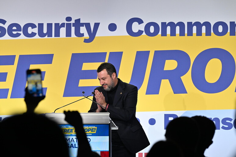 Salvini,Ue occupata da abusivi, c.destra unito la libererà