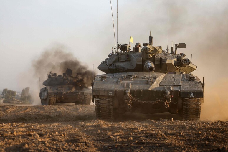 Carri armati israeliani nella Striscia di Gaza © ANSA/AFP