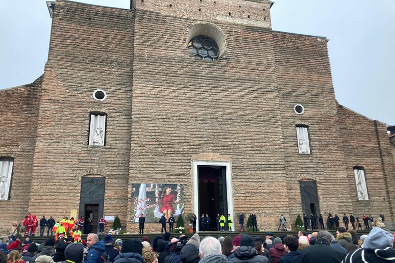 Il feretro di Giulia arrivato nella basilica di Santa Giustina - Notizie 