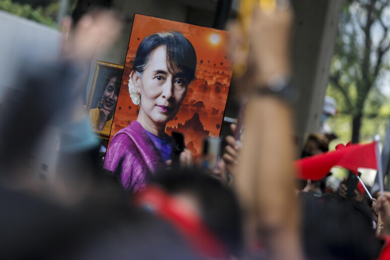 Una manifestazione in appoggio a  Aung San Suu Kyi © ANSA/EPA