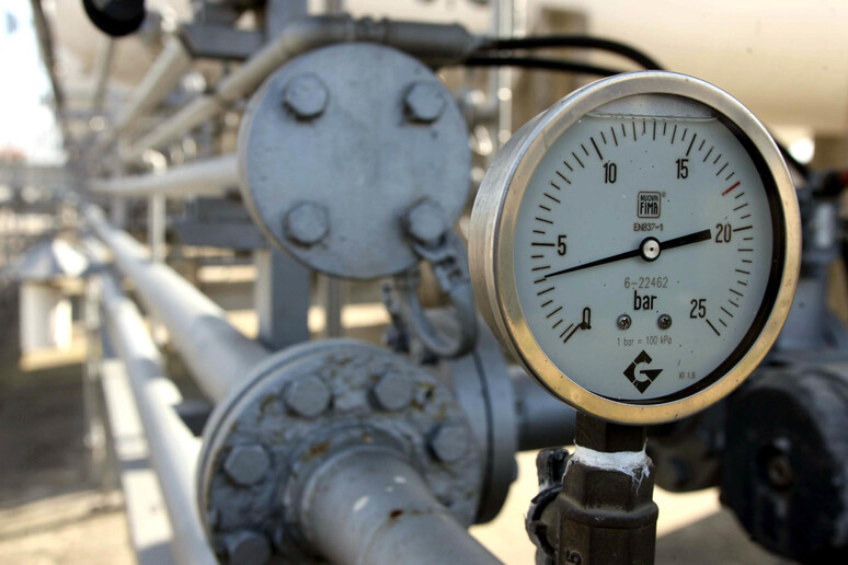 Una immagine di archivio mostra il manometro di un impianto di gas - RIPRODUZIONE RISERVATA