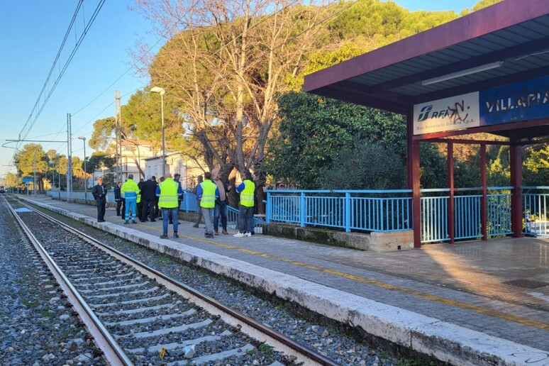 Investita da treno in Calabria - RIPRODUZIONE RISERVATA