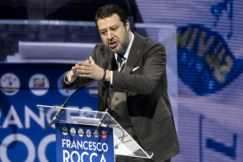 C.destra: Salvini, con il sorriso vinceremo elezioni - RIPRODUZIONE RISERVATA