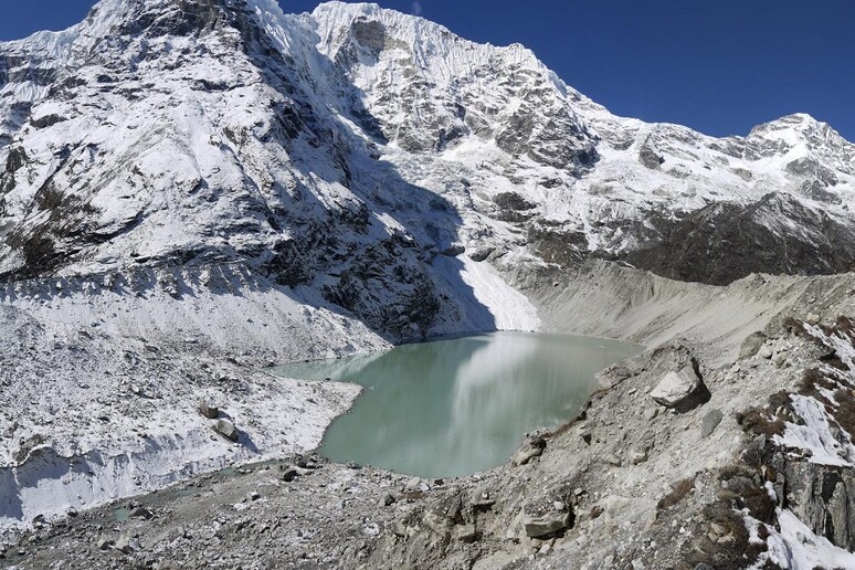 Il lago glaciale Dig Tsho in Nepal (fonte: Matthew Westoby) - RIPRODUZIONE RISERVATA