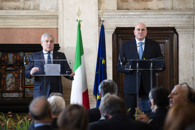 Il ministro degli Affari Esteri Antonio Tajani e il ministro alla Difesa Guido Crosetto - RIPRODUZIONE RISERVATA