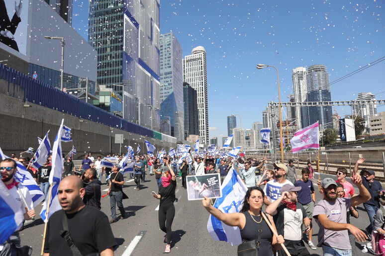 Proteste contro il governo Netanyahu a Tel Aviv © ANSA/EPA