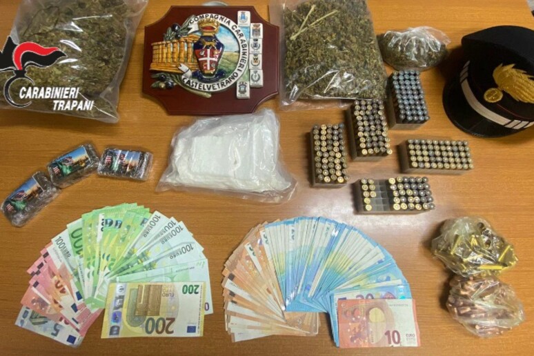 Droga: 500 gr cocaina in laboratorio bar, arrestato titolare - RIPRODUZIONE RISERVATA