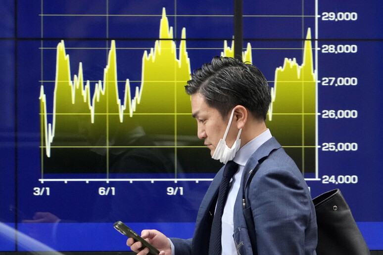 Borsa: Tokyo, apertura piatta (-0,01%)