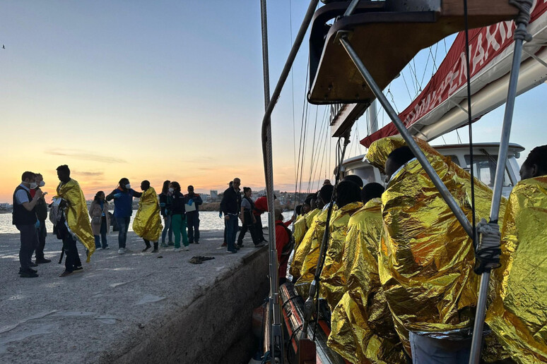 ++ Quarto naufragio a Lampedusa, salvati 47 migranti ++ - RIPRODUZIONE RISERVATA