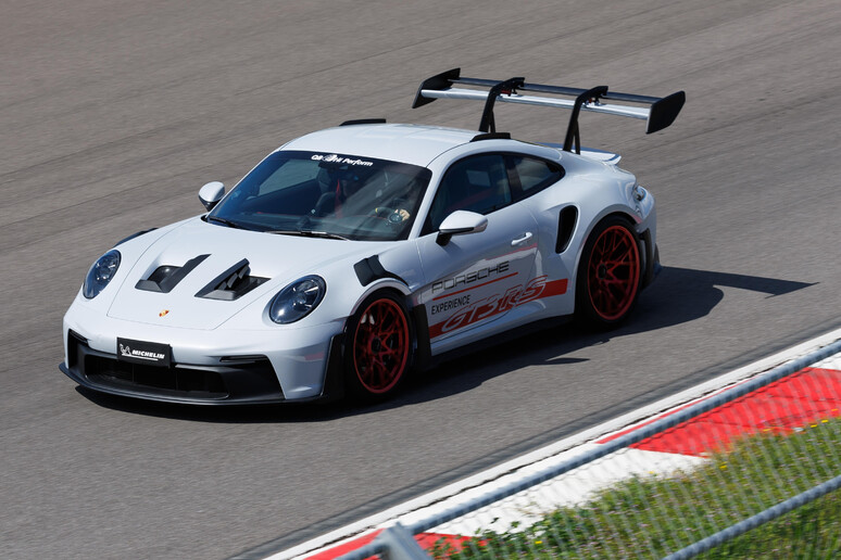 Porsche 911 Gt3 Rs, nessun compromesso per la super sportiva - Novità e  Anticipazioni 