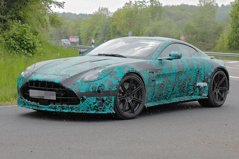 Aston Martin, dopo nuova DB12 arriverà aggiornamento Vantage - RIPRODUZIONE RISERVATA