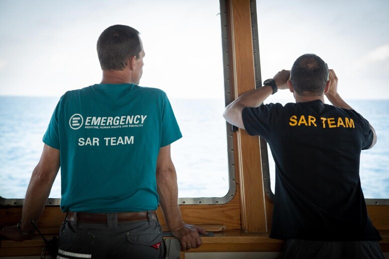 La nave di Emergency non trova il barcone con 500 migranti -     RIPRODUZIONE RISERVATA