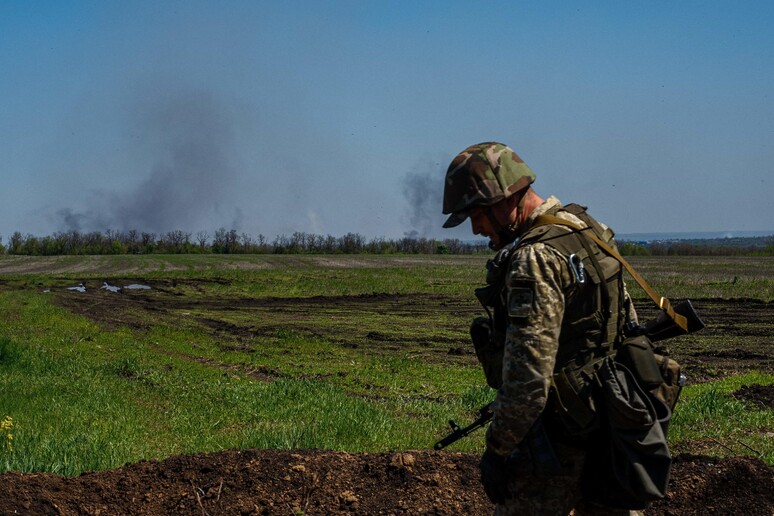 Un soldato ucraino © ANSA/AFP