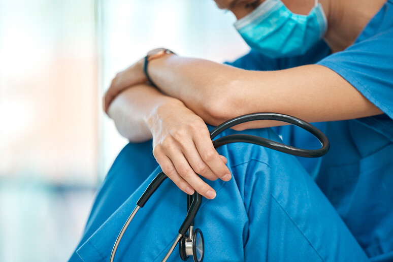 In Italia 6 infermieri per mille abitanti,quasi 10 la media Ocse - RIPRODUZIONE RISERVATA