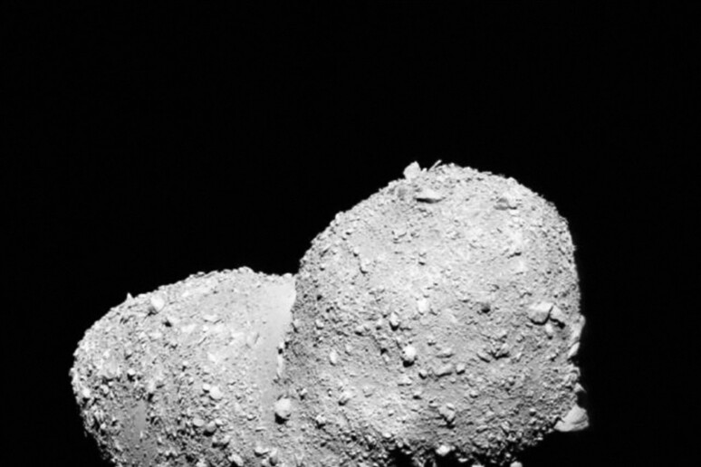 L 'asteroide Itokawa fotografato dalla missione Hayabusa (fonte: JAXA) - RIPRODUZIONE RISERVATA