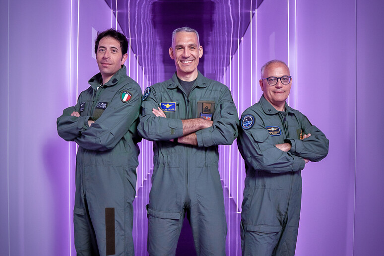 I tre italiani a bordo del primo volo commerciale della Virgin Galactic (fonte: Virgin Galactic) - RIPRODUZIONE RISERVATA