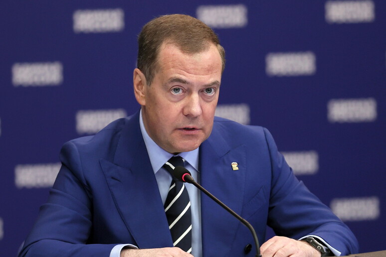 Medvedev, nel 2023 la Russia ha reclutato 325.000 nuovi soldati