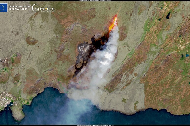 L 'eruzione del vulcano islandese Fagradalsfjall (fonte: Copernicus Sentinel-2, Ue) - RIPRODUZIONE RISERVATA