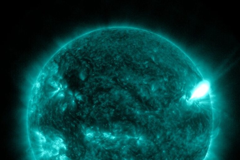 Il brillamento solare del 2 luglio ripreso dalla sonda Sdo della Nasa (fonte: Nasa/Sdo) - RIPRODUZIONE RISERVATA