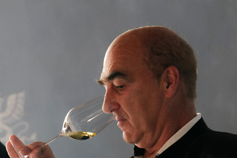 "The WineHunter" la guida dedicata alle migliori referenze "wine&amp;food" - RIPRODUZIONE RISERVATA